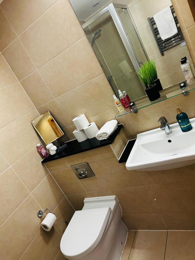 Spacious 3-Bed 3-Bath Luxury Apartment With Balcony Hyde Park London Exterior photo